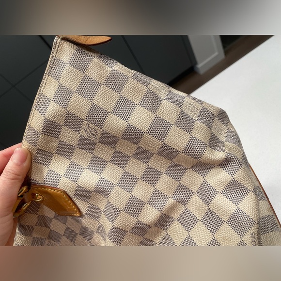 Louis Vuitton Bag - Picture 14 of 16